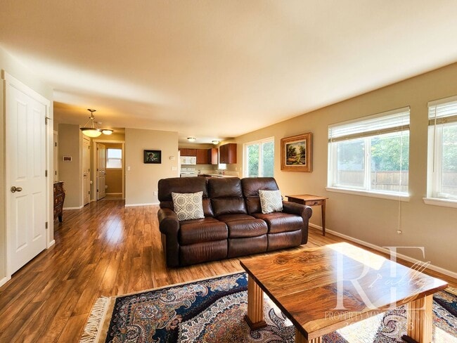 Building Photo - Spacious Silverdale Home with Large Fenced...