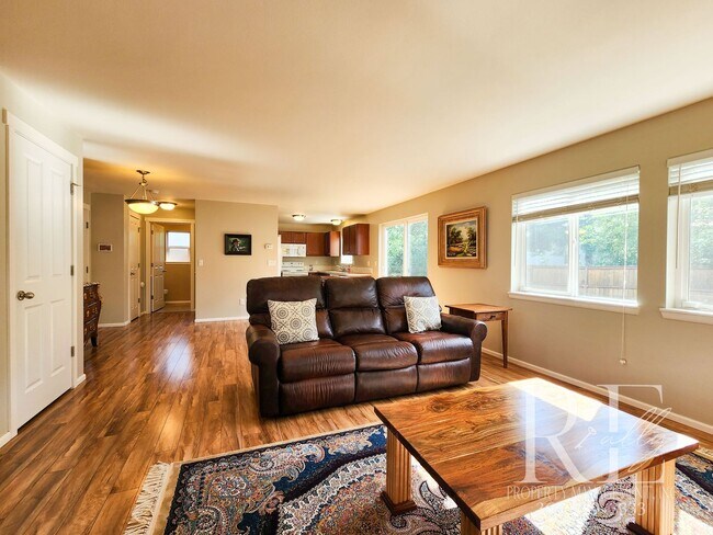 Foto del edificio - Spacious Silverdale Home with Large Fenced...