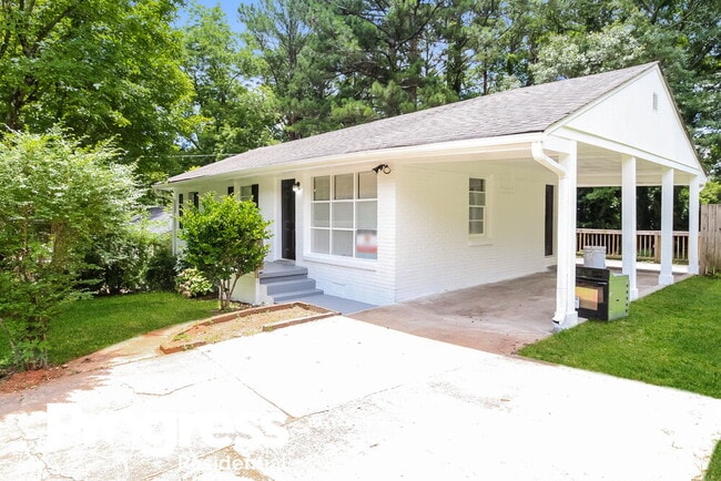 Building Photo - 2855 Mitchell Dr