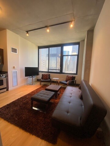 Foto del edificio - 235 W Van Buren St