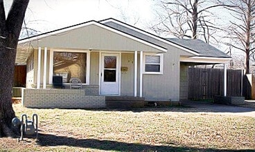 Building Photo - 806 S McFarland St