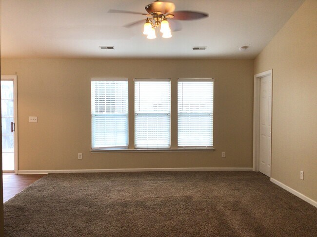 Foto del edificio - 119 Moon Shadow