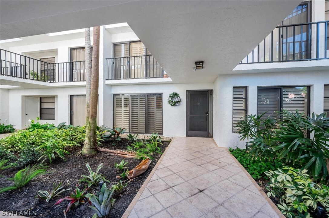 Primary Photo - 5930 Via Lugano