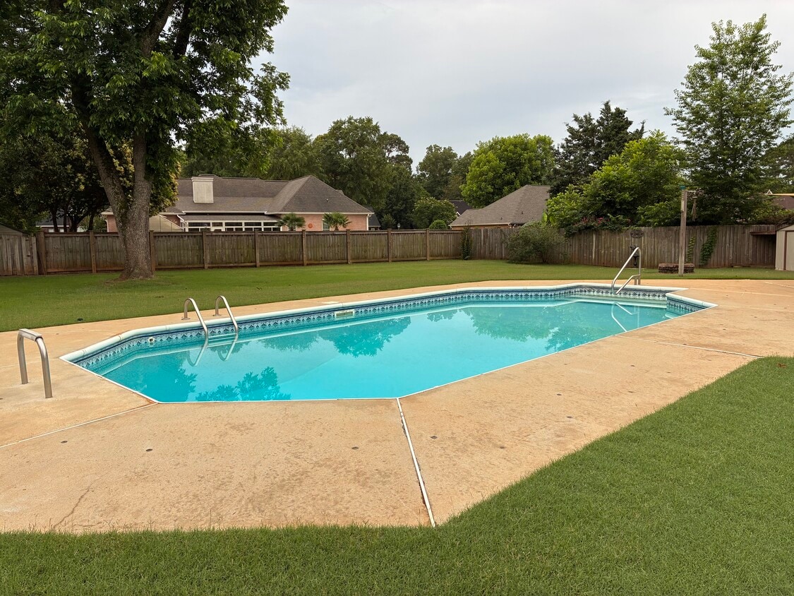 Primary Photo - 111 Weatherstone Pl