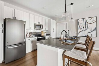 Building Photo - Vintage Bakers Crossing