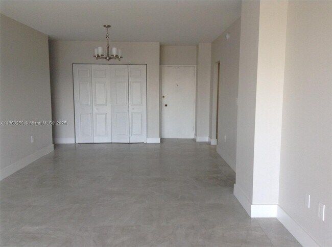 Building Photo - 500 Bayview Dr