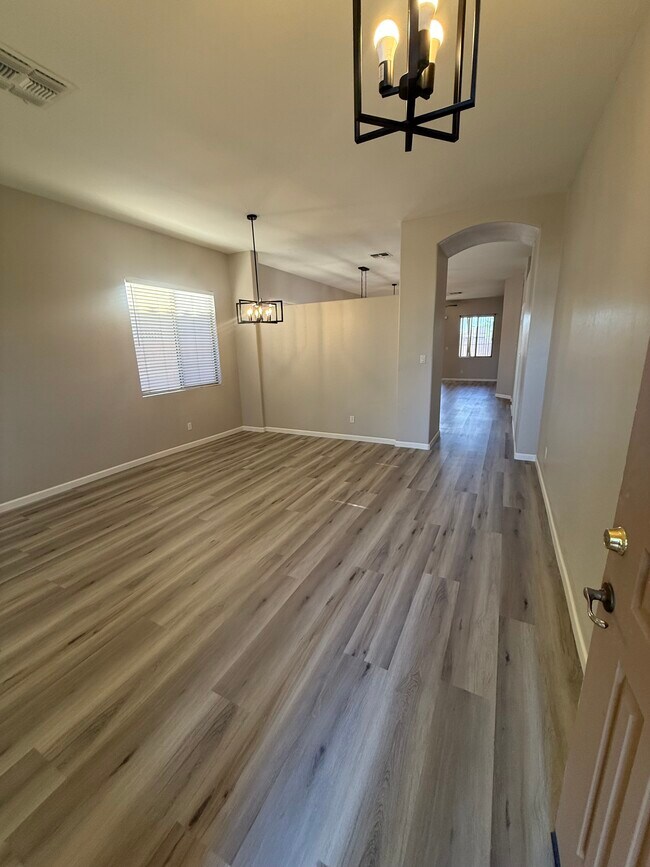 Foto del edificio - 8836 W Adam Ave