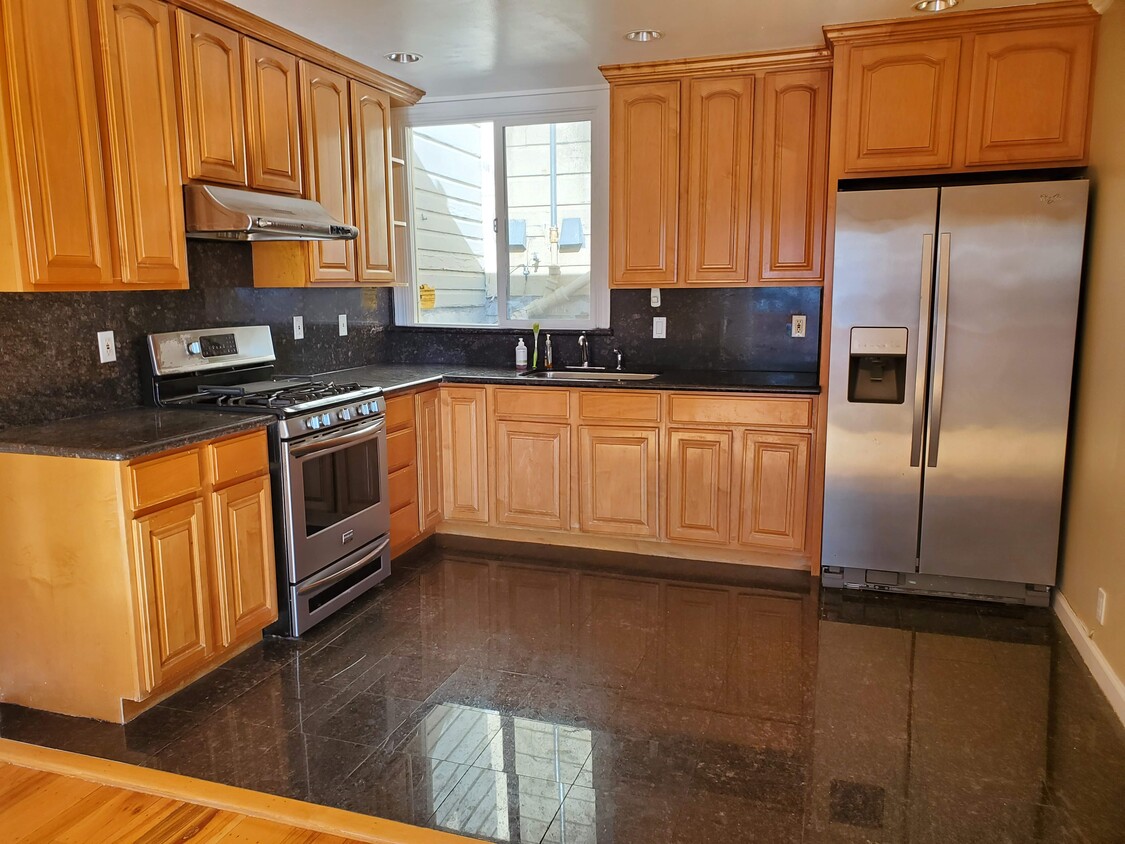 Kitchen - 163 Melrose Ave