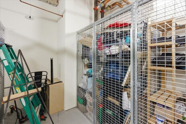 Foto del edificio - 350 W Ash St