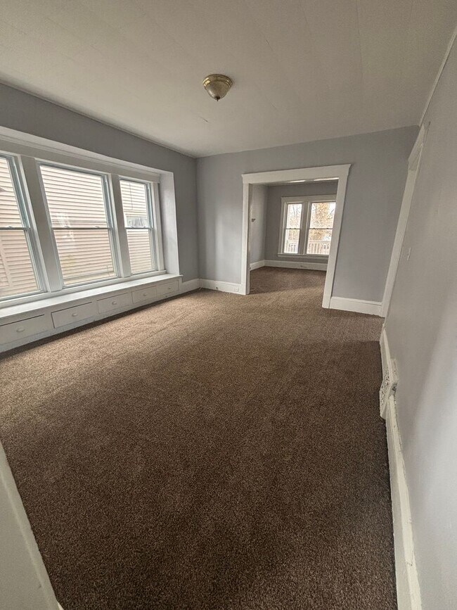 Foto del edificio - 4bd Single Section 8/Cash Pay