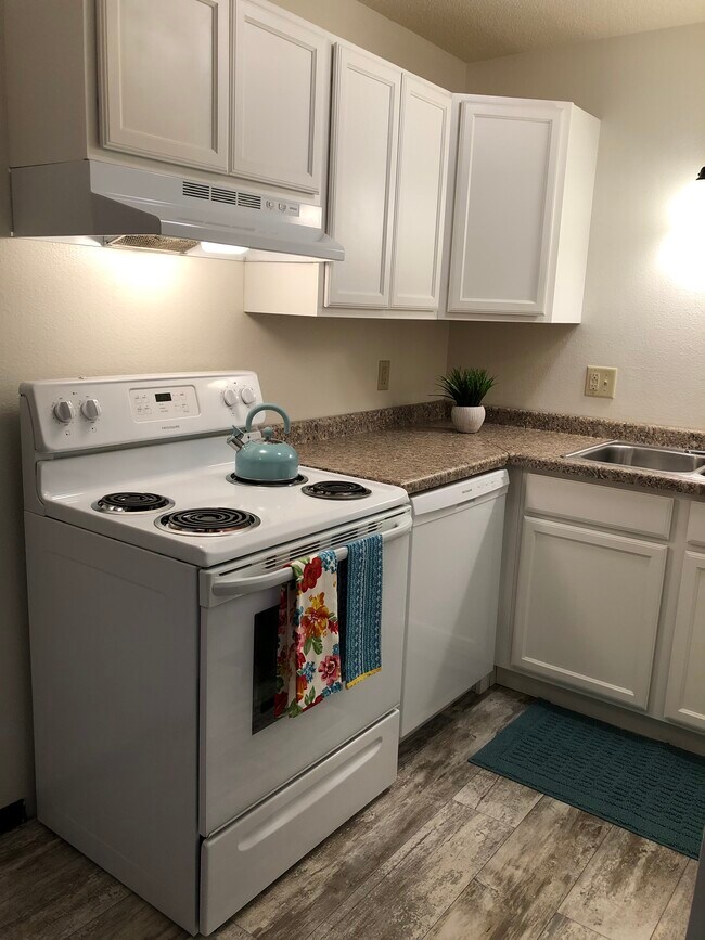 2 habitaciones, calefacción paga, $649 - 1105 12th St NE