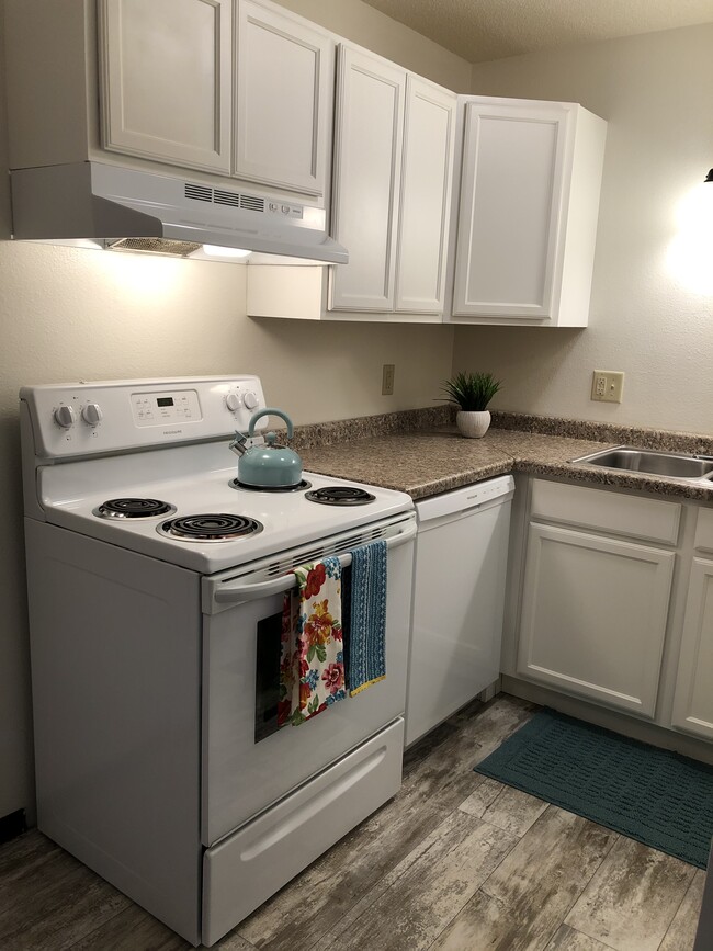 2 Bed, Heat Paid, $649 - 1105 12th St NE