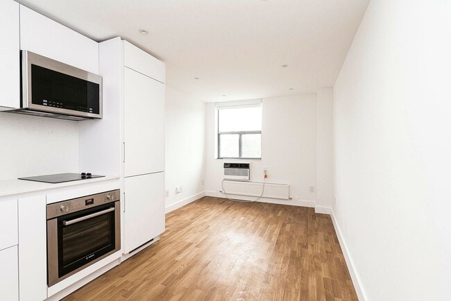 Photo du bâtiment - 798 Richmond Street West