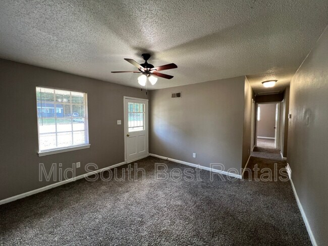 Foto del edificio - 530 E Shelby Dr