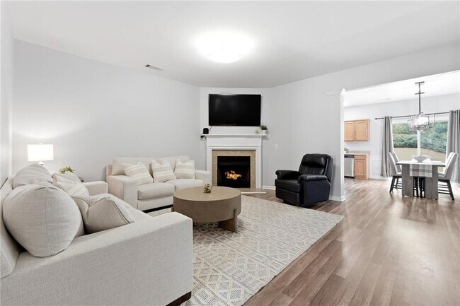 Foto del edificio - 2059 Lakeshore Overlook Dr