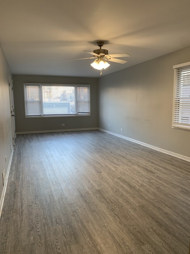Building Photo - 5714 N Hermitage Ave