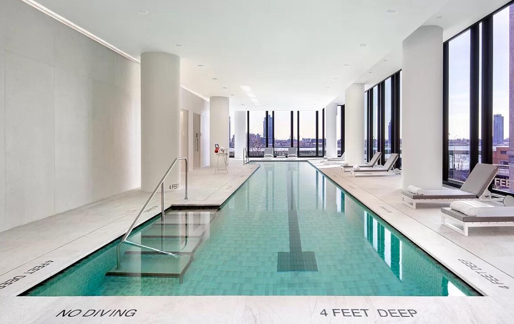 POOL - 154 E 39th St