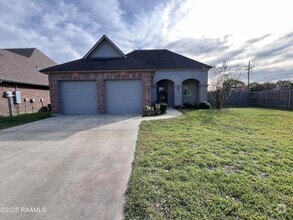 Building Photo - 100 Birchview Dr