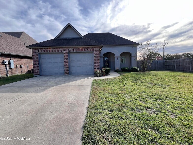 Primary Photo - 100 Birchview Dr
