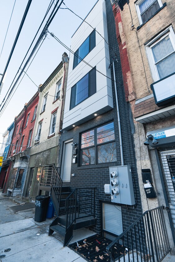 Primary Photo - 2518 Ridge Ave