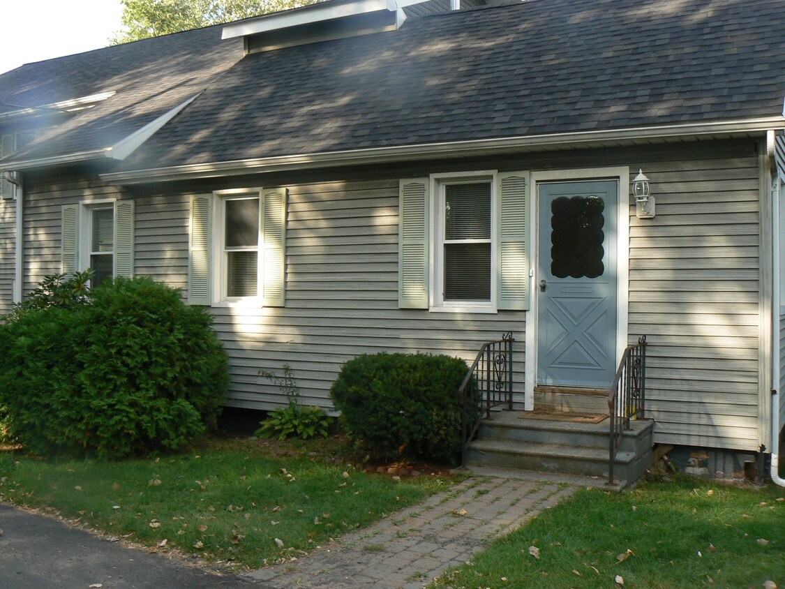 front of house and entrance to apartment - 1 Elmo Rd