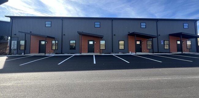 Building Photo - 230 New Oak Rd