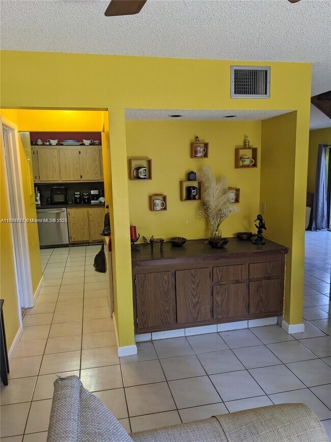 Building Photo - 1760 Bayberry Dr