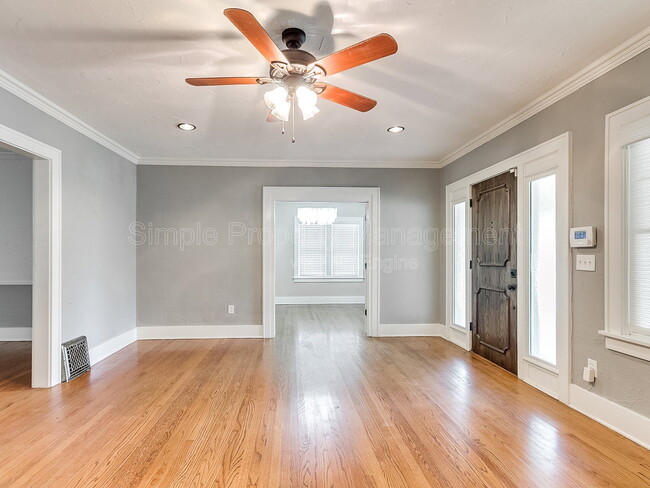 Building Photo - 2005 NW 18th St