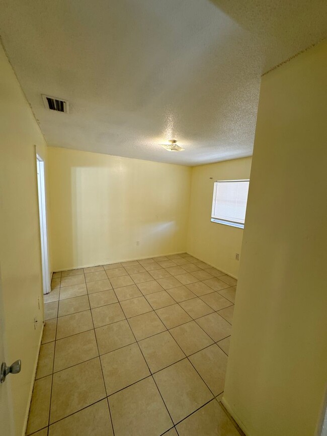 Building Photo - JONAm Duplex 903 66th Ave W Bradenton (OWN...