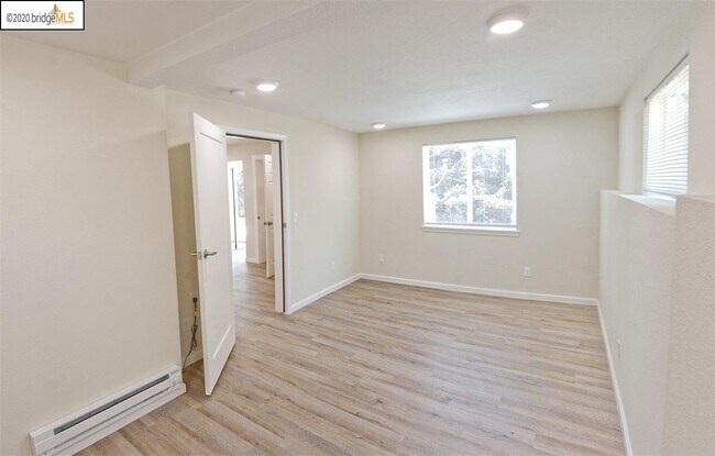 Foto del edificio - 7708 Hillmont Dr