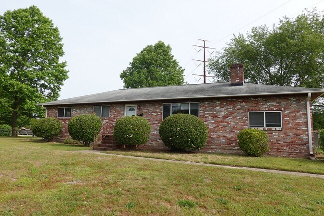 Foto del edificio - Brick Ranch Near Newport News City Center For Rent