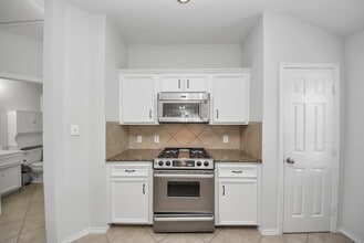Building Photo - 943 W Heights Hollow Ln