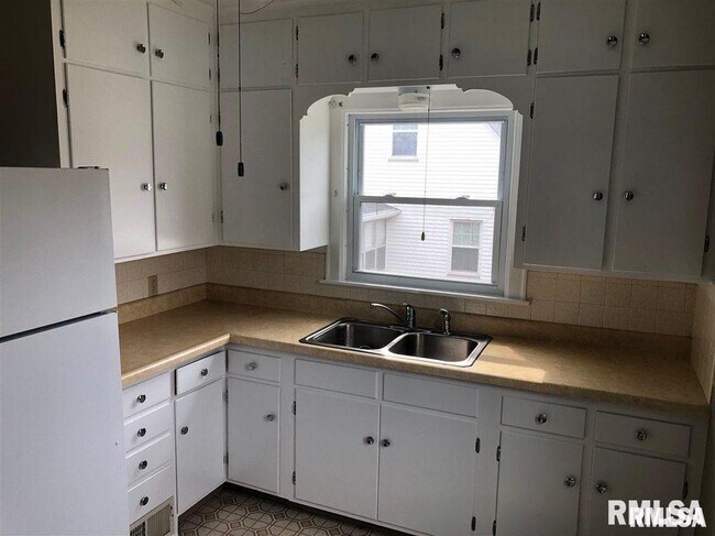 Foto del edificio - 2608 Wilkes Ave