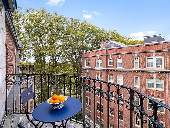 Building Photo - "Spacious 2-Bed, 2-Bath Gem in Cambridge - 1537 Sq Ft of Comfort & Style!"