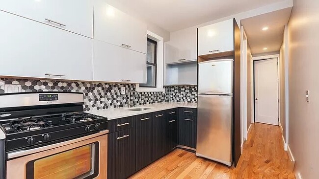 Foto del edificio - 1319 Halsey St