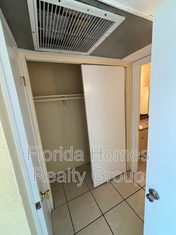 Foto del edificio - 2905 Winkler Ave