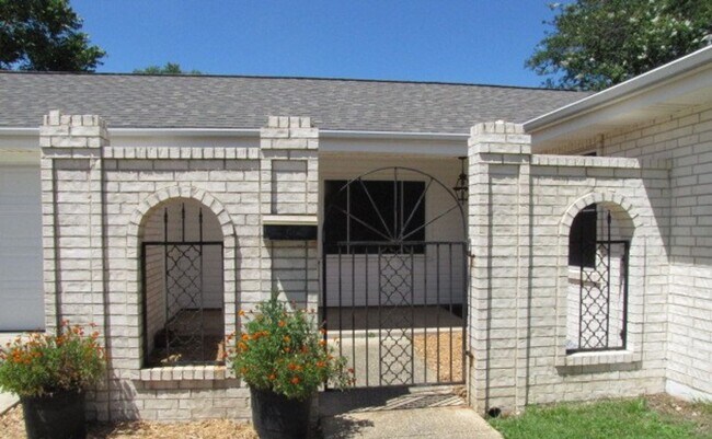 Building Photo - Nice home in Northeast Pensacola!