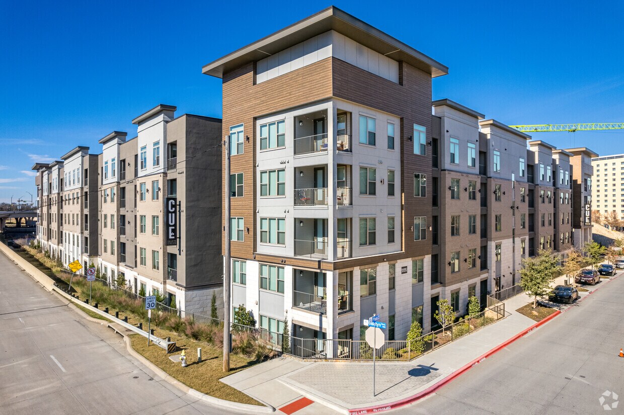 Cue Galatyn Station Apartments 2305 Plaza Blvd Richardson, TX