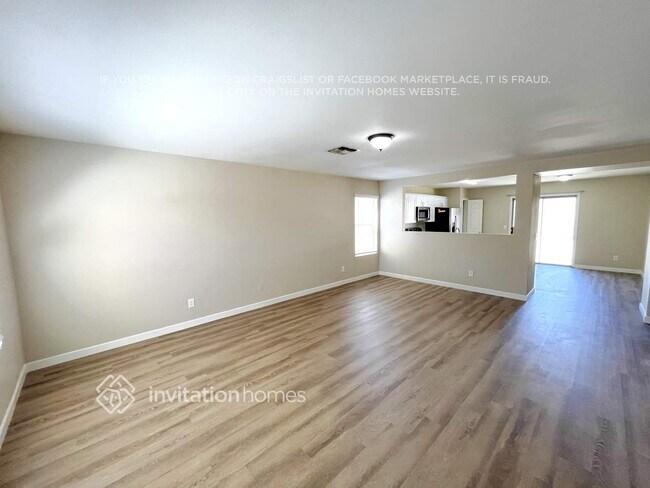 Foto del edificio - 12648 N Main St