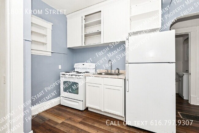 Building Photo - 1807 Krom St