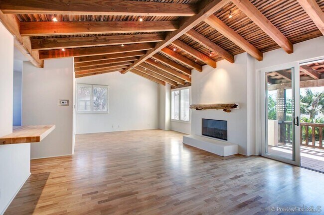 Foto del edificio - 631 Loring St