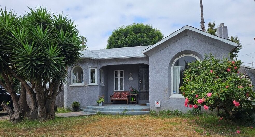 Foto principal - 2031 S Curson Ave
