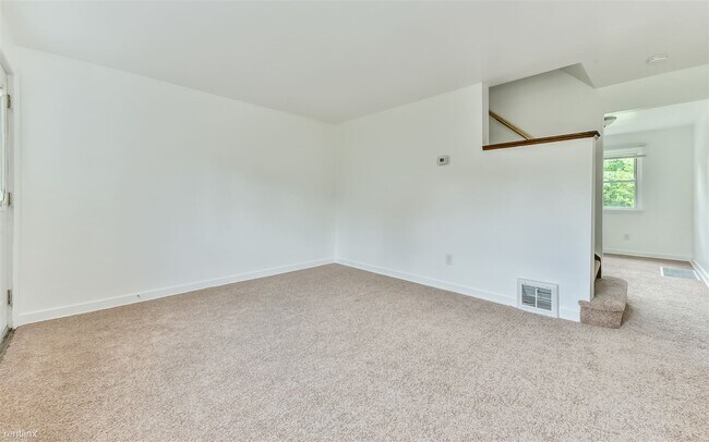 Building Photo - 2 br, 1 bath Townhome - 608 Church St