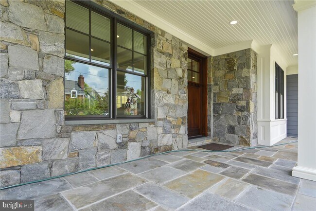 Building Photo - 4510 Maple Ave