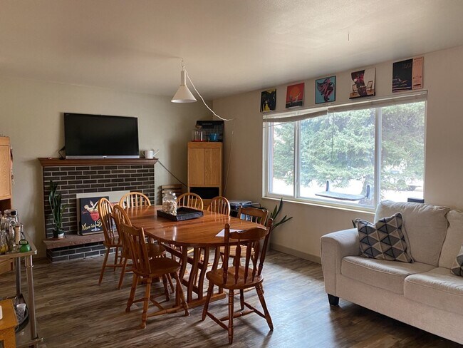 Foto del edificio - STUDENTS WELCOME! Spacious single-family home in the heart of Ft. Collins!