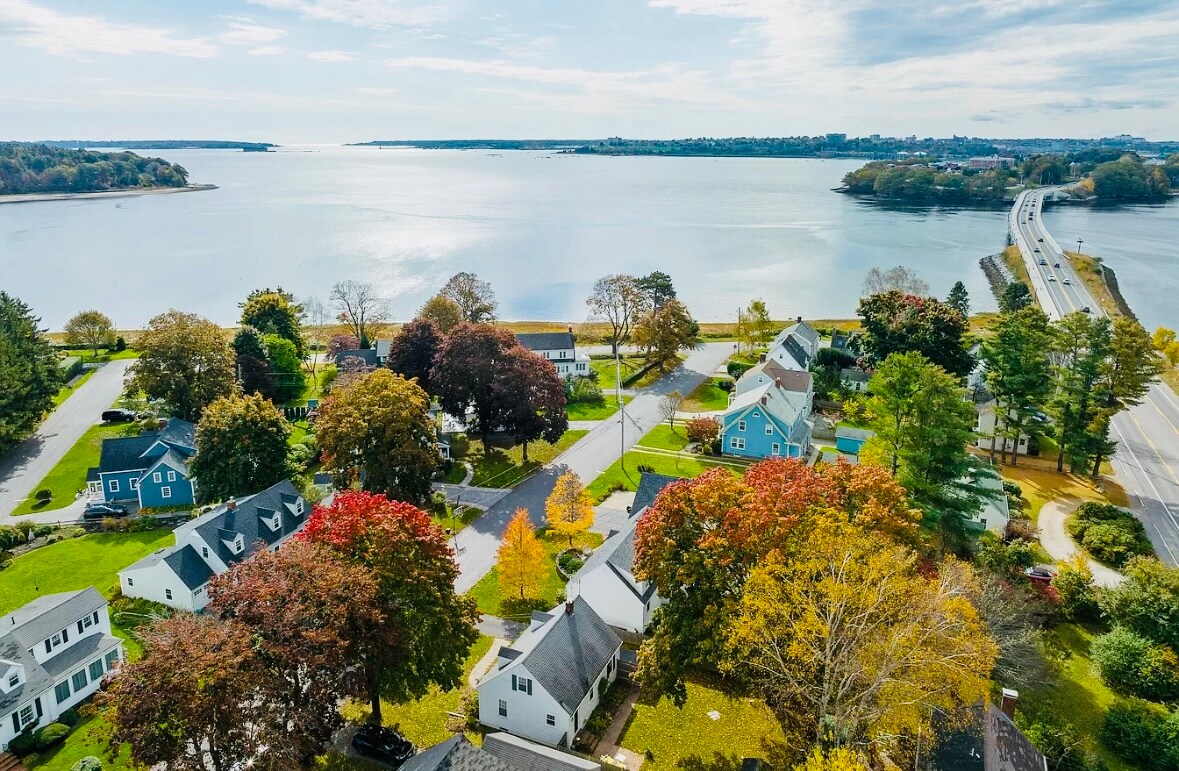 14 Just a Mere Rd, Falmouth, ME 04105 House Rental in Falmouth, ME