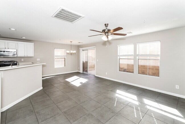 Foto del edificio - 151 Desert Pond Ave