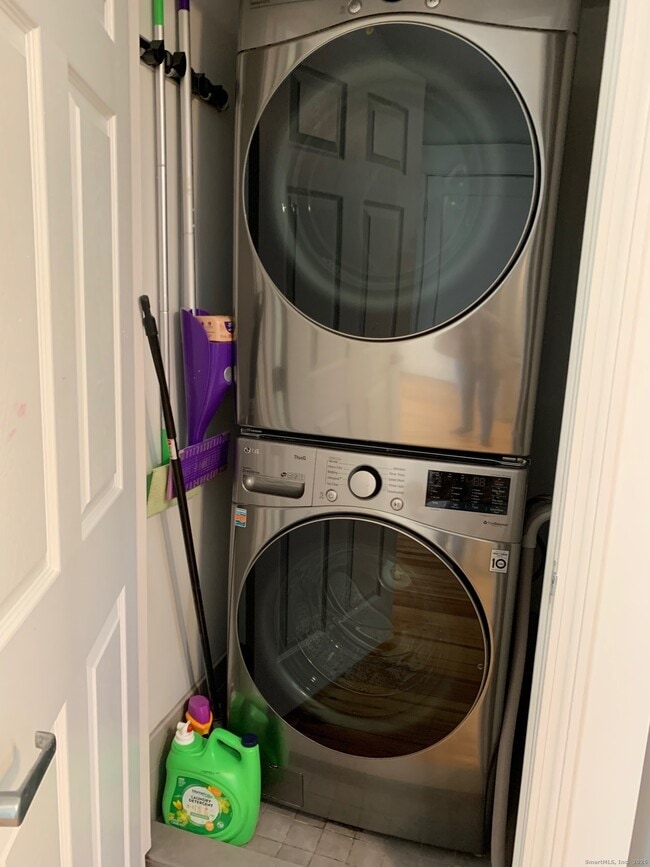 Foto del edificio - 641 White St