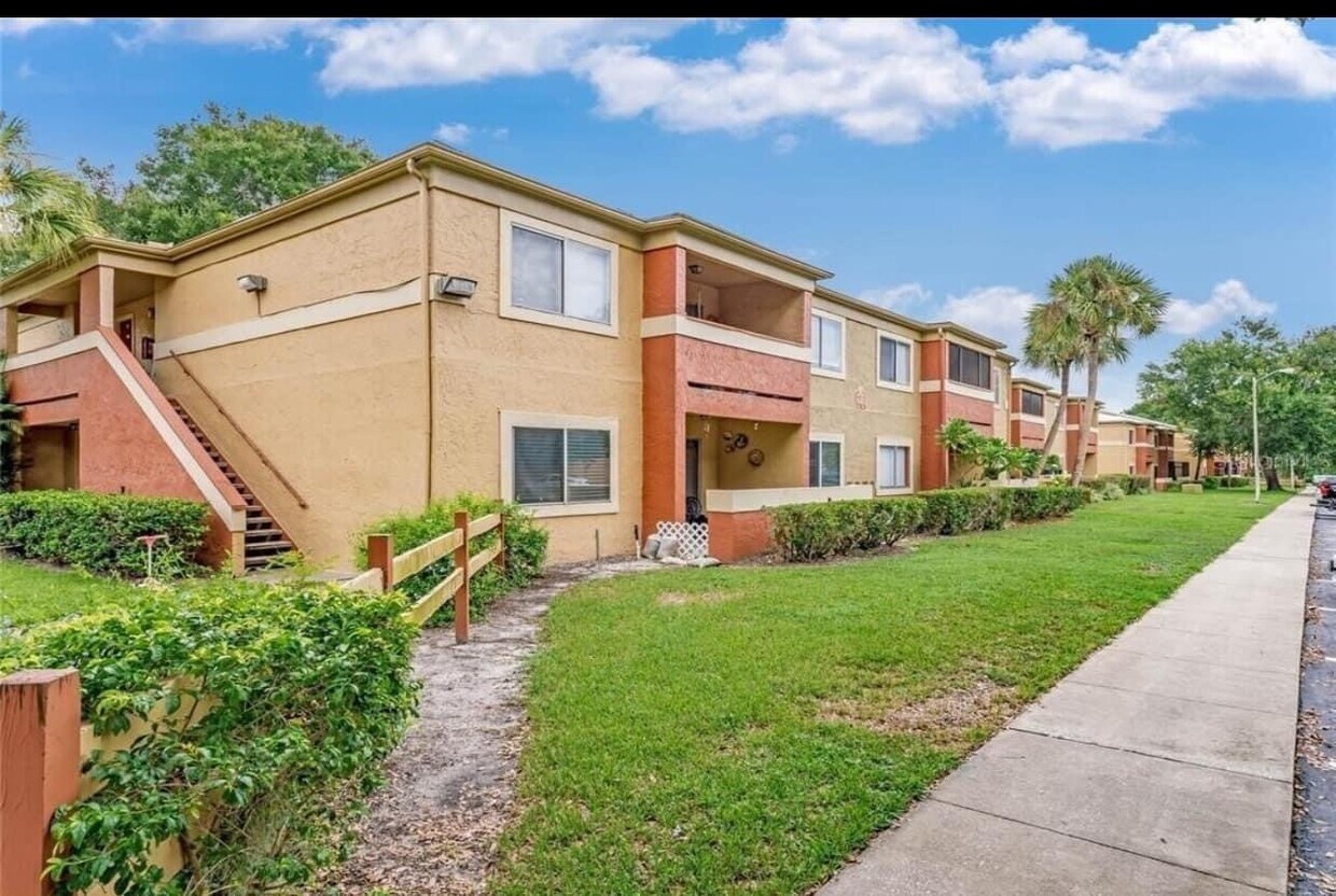 Primary Photo - 642 Kenwick Cir