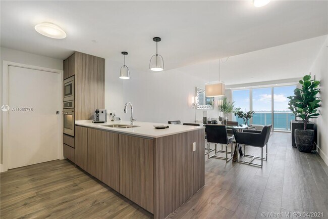 Foto del edificio - 600 NE 27th St